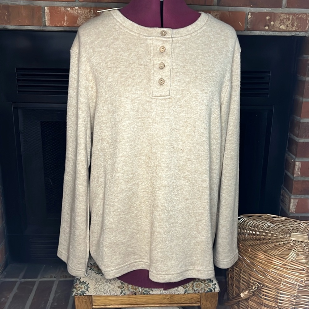 NWT Super soft oversized long sleeve Henley button quarter button shirt